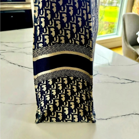 Christian Dior tote. EUC! - Picture 4 of 7